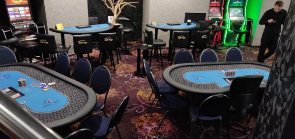 Showdown Casino Prague poker tables